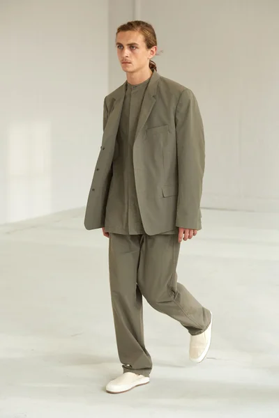 Look 9